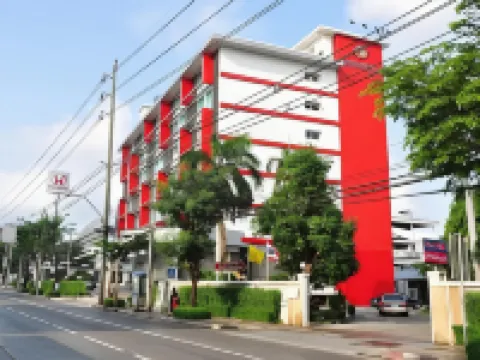 Thamrongin Hotel Hotels near Taling Chan