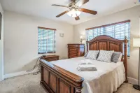 Beautiful Comfy Home with Private Hot Tub Close to Beach 2 Bedroom Home by RedAwning - Bungalows