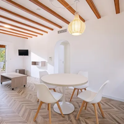 AzuLine Apartamentos Can Sanso โรงแรมใกล้ท่าเรือซานตาเอวลาเลีย