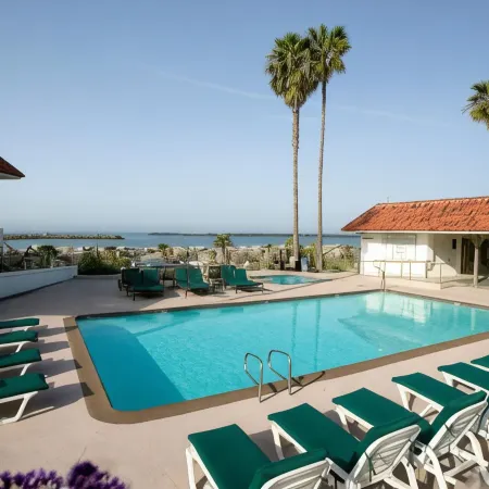 Oceanside Marina Suites - A Waterfront Hotel