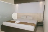 Pits Hotel Mitra RedDoorz Near Atom Mall Hotels in Simokerto