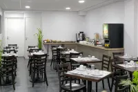 Hôtel Nancy Centre Gare (Qualys-Hotel) - sarapan
