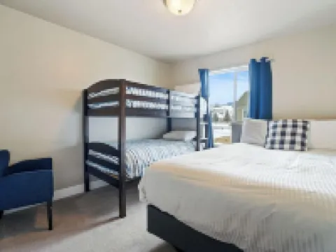 Lots of extras! Pickleball, corn hole, ping pong table, beach toys! Hotels in Rich County
