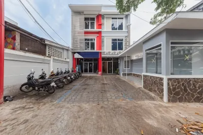 RedDoorz Plus @ Bagusrangin Street 2 Hotel a Coblong