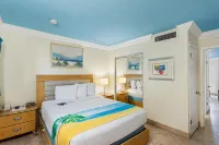 Bay Palms Waterfront Resort - Hotel and Marina