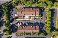 Residences at Tewksbury Hotels near Stadium Plaza Shopping Center