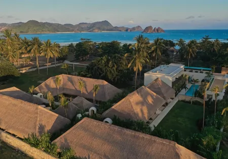 Boni Beach Villas Отели рядом с достопримечательностью «Pantai Selong Belanak»