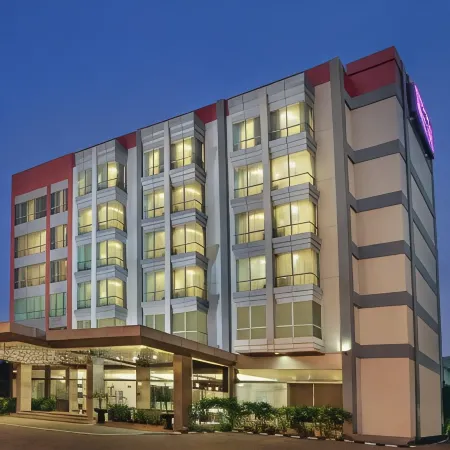 Mercure Pontianak City Center Отели рядом с достопримечательностью «Памятник Digulis»