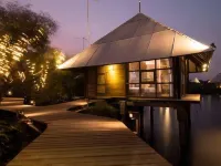 BeeJay Bakau Resort
