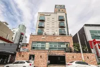 B&F Hotel