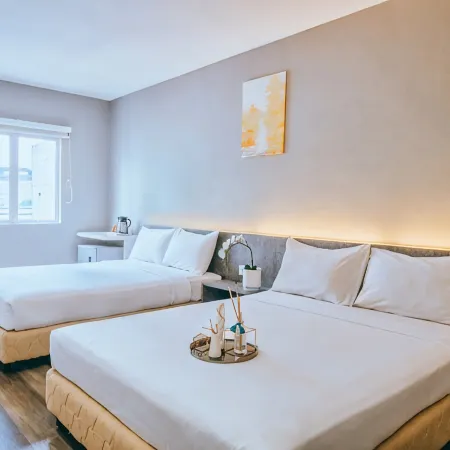 Canary Hotel Отели рядом с достопримечательностью «Торговый комплекс Pertama»