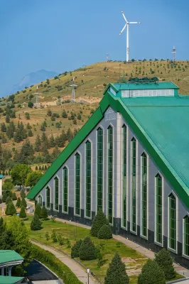 Pyramids Resorts, Charvak Hotel a 