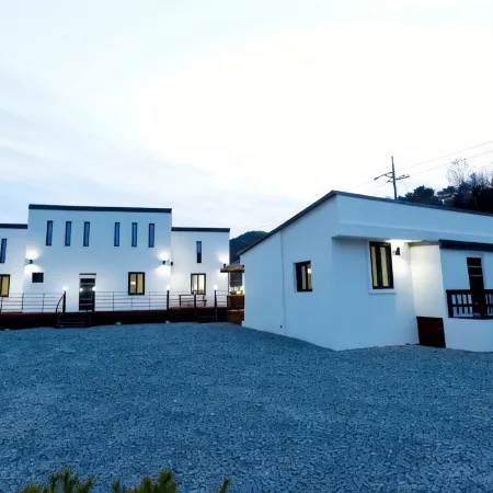 Jecheon Cloud Pension (Cheongpungho Cable Car)