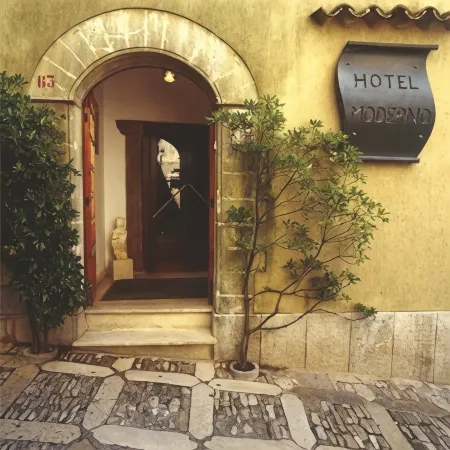 Hotel Moderno Отели в г. Эриче