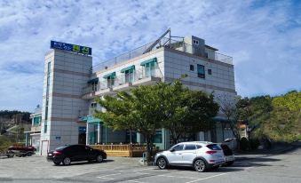 Daebudo (Yeongheungdo) Badaroganeun Pension