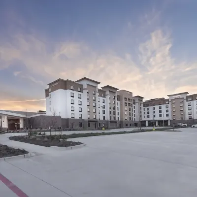 Courtyard Dallas DFW Airport North/Grapevine Отели рядом с достопримечательностью «Уолл-Фаррар Нейчер Трейл»