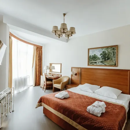 Любим Отели рядом с достопримечательностью «Музыка и время»