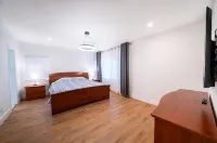 Charming 3-bedroom house 5 min drive to the beach Hotels in Downtown Hollywood