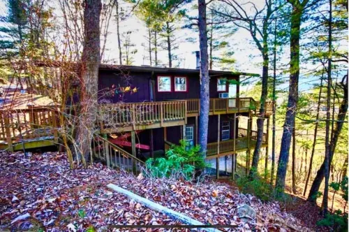Cabin with Stunning Lake View