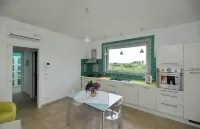 Leralora-Cherry House. Elegant villa with swimming pool, a stone's throw from the sea