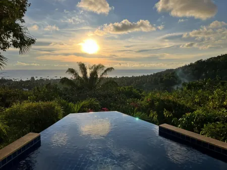 The Place Luxury Boutique Villas Отели рядом с достопримечательностью «Koh Tao Scuba Club»