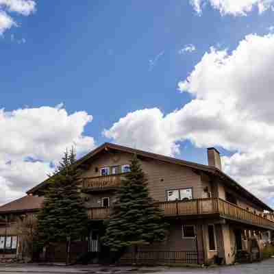 The Mammoth Creek Inn Hotel Exterior