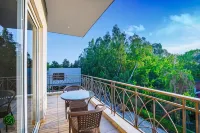 The Zenith - A Boutique Hotel by Hot Millions - bar