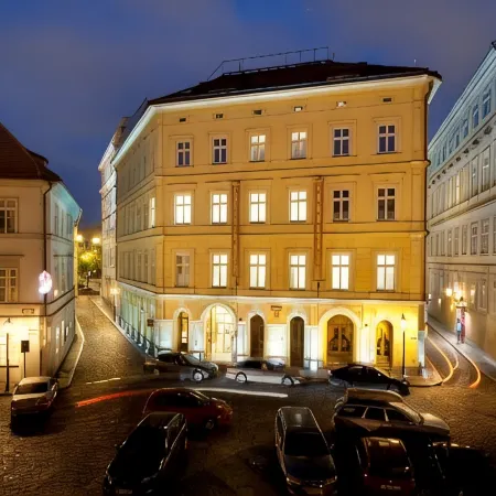 Charles Bridge Palace Prague Отели рядом с достопримечательностью «Синагога Пинкас»
