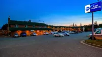 Best Western Bidarka Inn - Parkplatz
