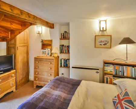 Cottage in Kingsand by Stunning Beach Views โรงแรมในCawsand