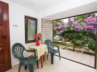 Apartments Zana Hotels in Arbanija