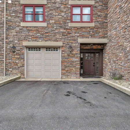 The Summit-Walkable to Town with 3 King Suites and Hot Tub and Sauna