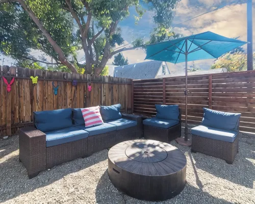 Bright Vibes Home- Sleeps 8- 1 Block to University- Pacman, BBQ, Indoor Gym Hotels in Redlands