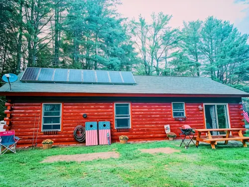 Cozy 2-bedroom cabin in welcoming Sangerville with WiFi
