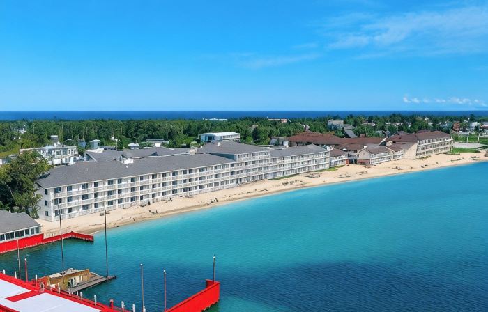 Hamilton Inn Select Beachfront Mackinaw City