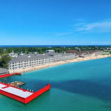 Hamilton Inn Select Beachfront Mackinaw City Hotels in Cheboygan County