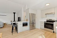 Cozy 3BR Retreat in Midtown Bend - Bungalows