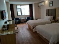 Kudao Courtyard Hostel - พร้อมระเบียง