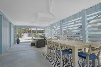 Owners Featured on Hgtv- Private Terrace - Private Beach Path - Mid Island Luxry - Bungalows