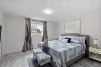 Castle in Bowman*Close to Port Darlington*Whole House*Arcade*King Bed*Backyard*