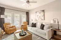 3-bedroom Modern apartment in downtown Bricktown with 24/7 gym and pool - Apartments