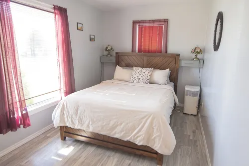 Niagara Falls cottage, close to all amenities.