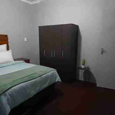 Charming 2-bedroom cottage in lovely Randburg with WiFi Rooms
