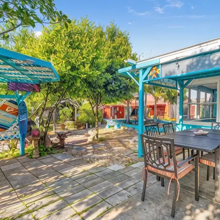 Beachy Keen Charming 2-bedroom 6 min from the beach . Sleeps 8ppl~ boat/RV pking