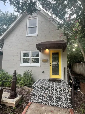 Charming 2-bedroom cottage on the Square in Georgetown
