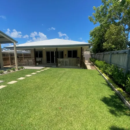 Brand New 2BR Coastal Home w/ Outdoor Entertaining – 350m to Beach, Pier & cafes