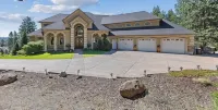 Beautiful Country Villa on 5 Acres, 5 Miles to Downtown Hoteles en 