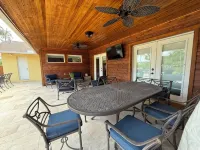 Tropical Oasis ~ Game Room ~ Spectacular Gardens ~ Heated 32' Saltwater Pool - Wifi