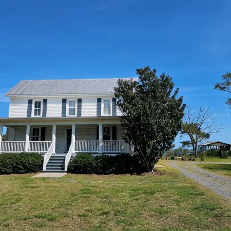 5 Star Bayfront with 4 Br and 2 Full Bathrooms - Room for Multiple Families