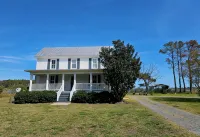 5 Star Bayfront with 4 Br and 2 Full Bathrooms - Room for Multiple Families - 4-Star